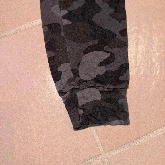 Soma WKND Soft Brushed Terry Jogger, black gray camo size XS - Picture 8 of 14